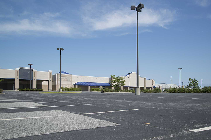 This Lowe’s store opened in January 2009 on Davisville Road in North Kingstown. It was out of business two years later, costing some 100 people their jobs and leaving behind an enormous impervious footprint that exacerbates pollution problems. (Joanna Detz/ecoRI News)
