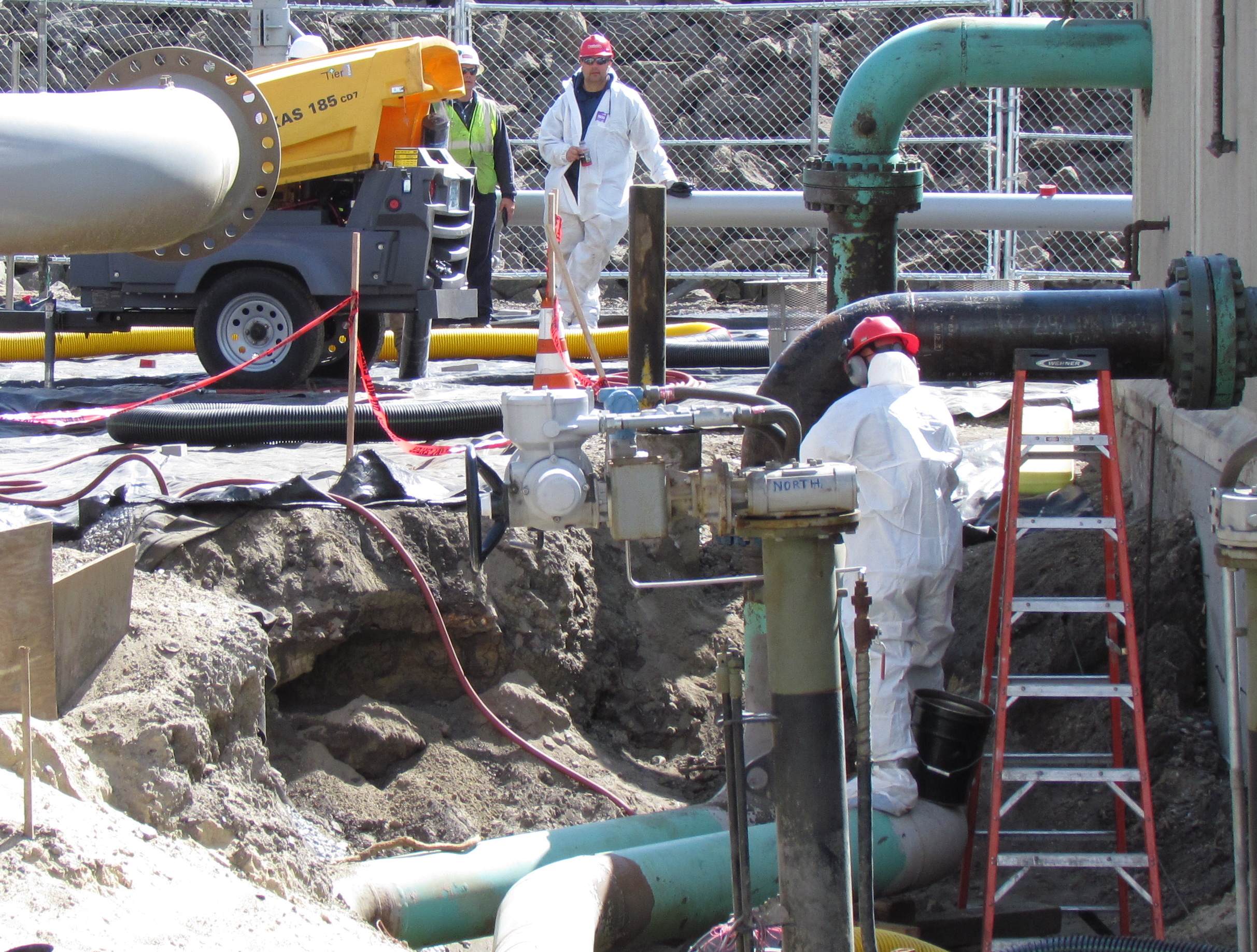 Environmental crews excavate a trench on Allens Avenue in Providence of hazardous material following last month's natural-gas leak. (Tim Faulkner/ecoRI News)
