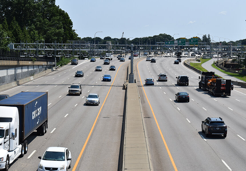 The heavy-duty diesel vehicles in the West- and East-bound lanes of Interstate 195 aren’t subject to the same emissions testing as the light-duty vehicles around them. (Frank Carini/ecoRI News)