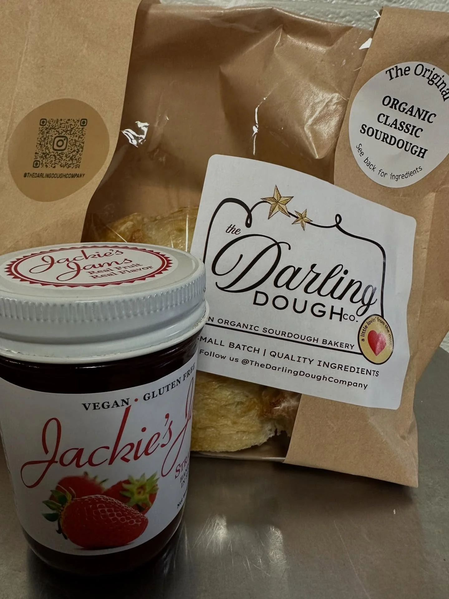 We had a great surprise from @thedarlingdoughcompany.  Thank you for the fantastic organic sourdough.  Check them out. 

#organic
#sourdough