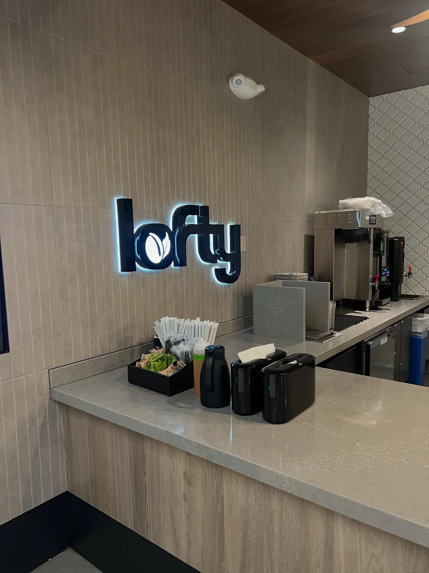 Jackie&rsquo;s Jam at the airport? Yes, please! Find us on the @loftycoffeeco menu in T1, next to gate 107. They feature our Tomato Jam on the Sausage, Egg, and Cheddar Croissant. ✈️🍅 Not flying anytime soon? Pick up a sandwich at their other SD loc