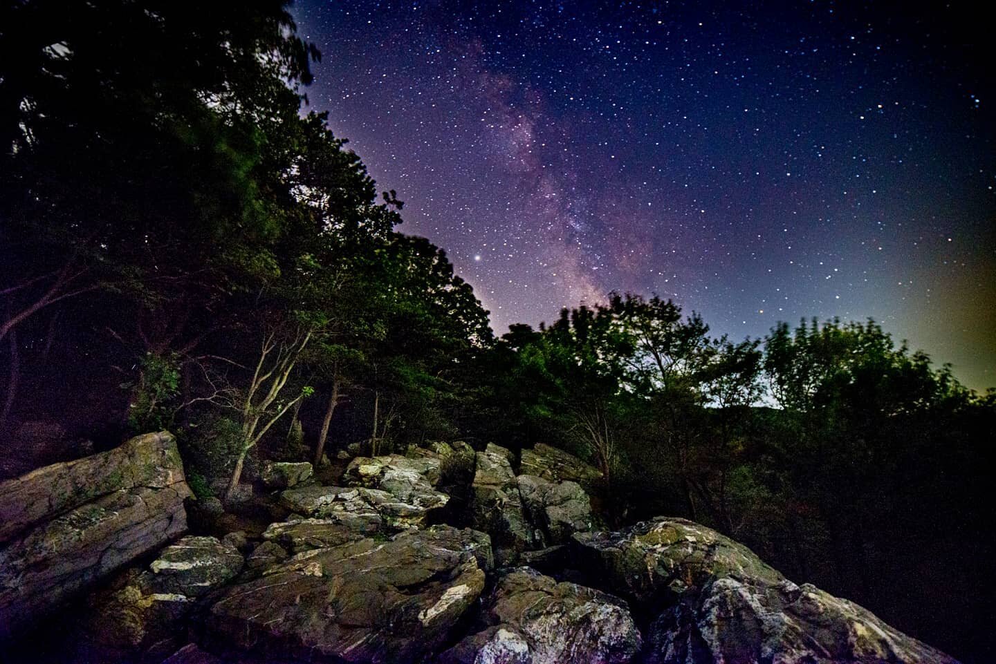 Goodbye summer nights under the milky way...
#virginia #appalachiantrail #milkyway #nightphotograpy #nightscapes #naturelover #longexposurephotography