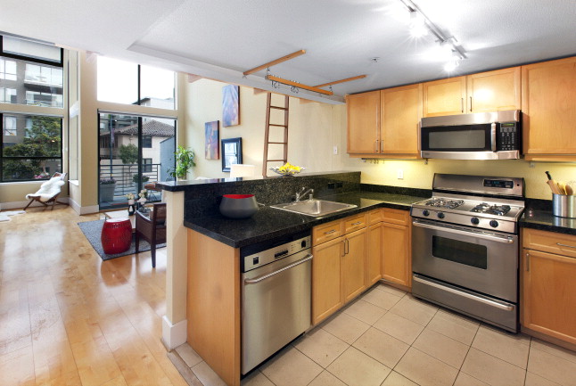 7 Kitchen.jpg