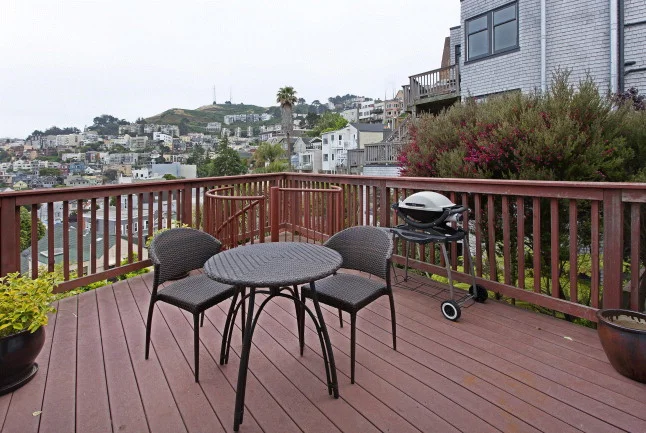 4441_17thSt Deck2.jpg