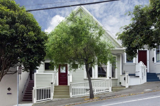 4441_17thSt Ext1.jpg