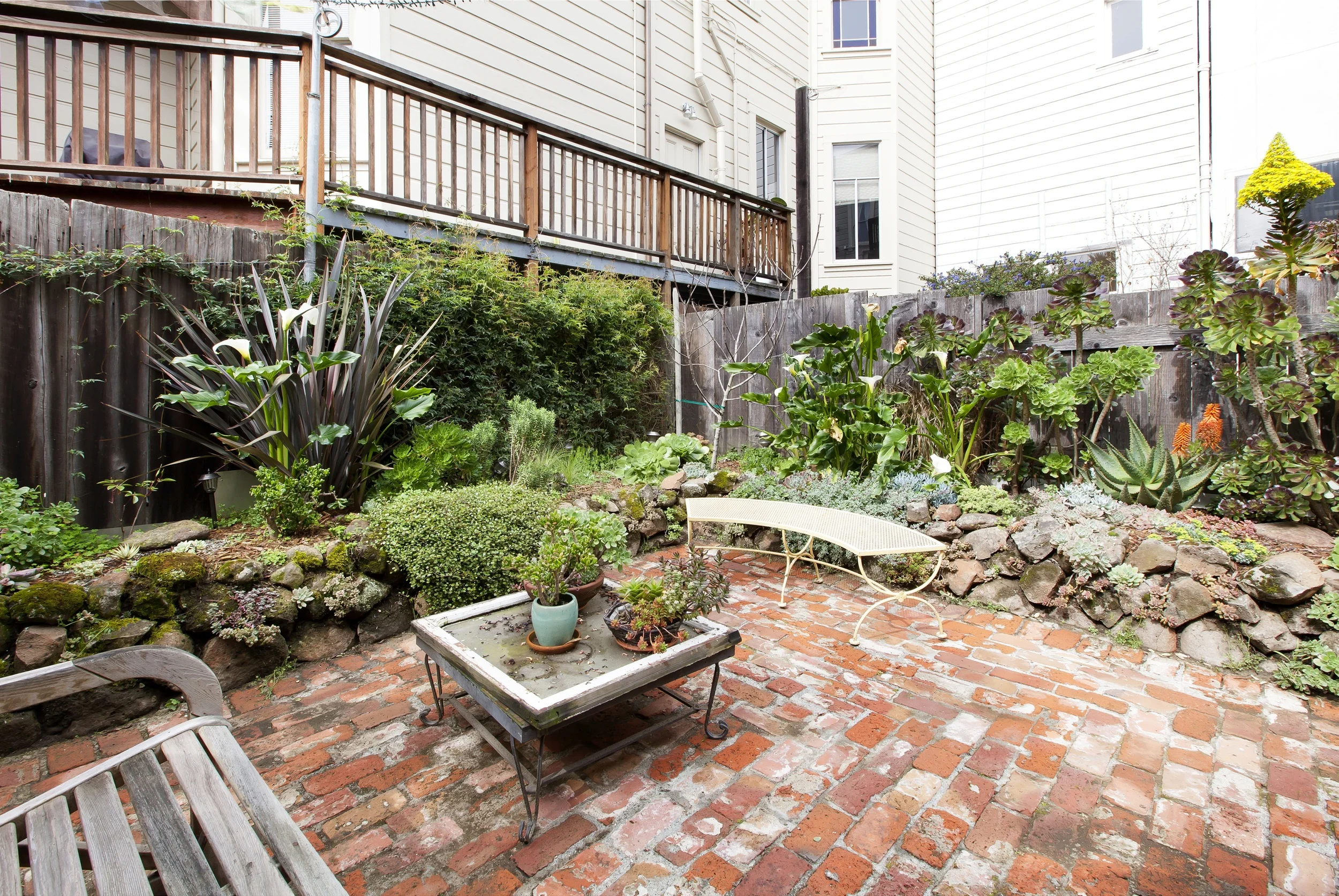 245Pierce Yard3.jpg