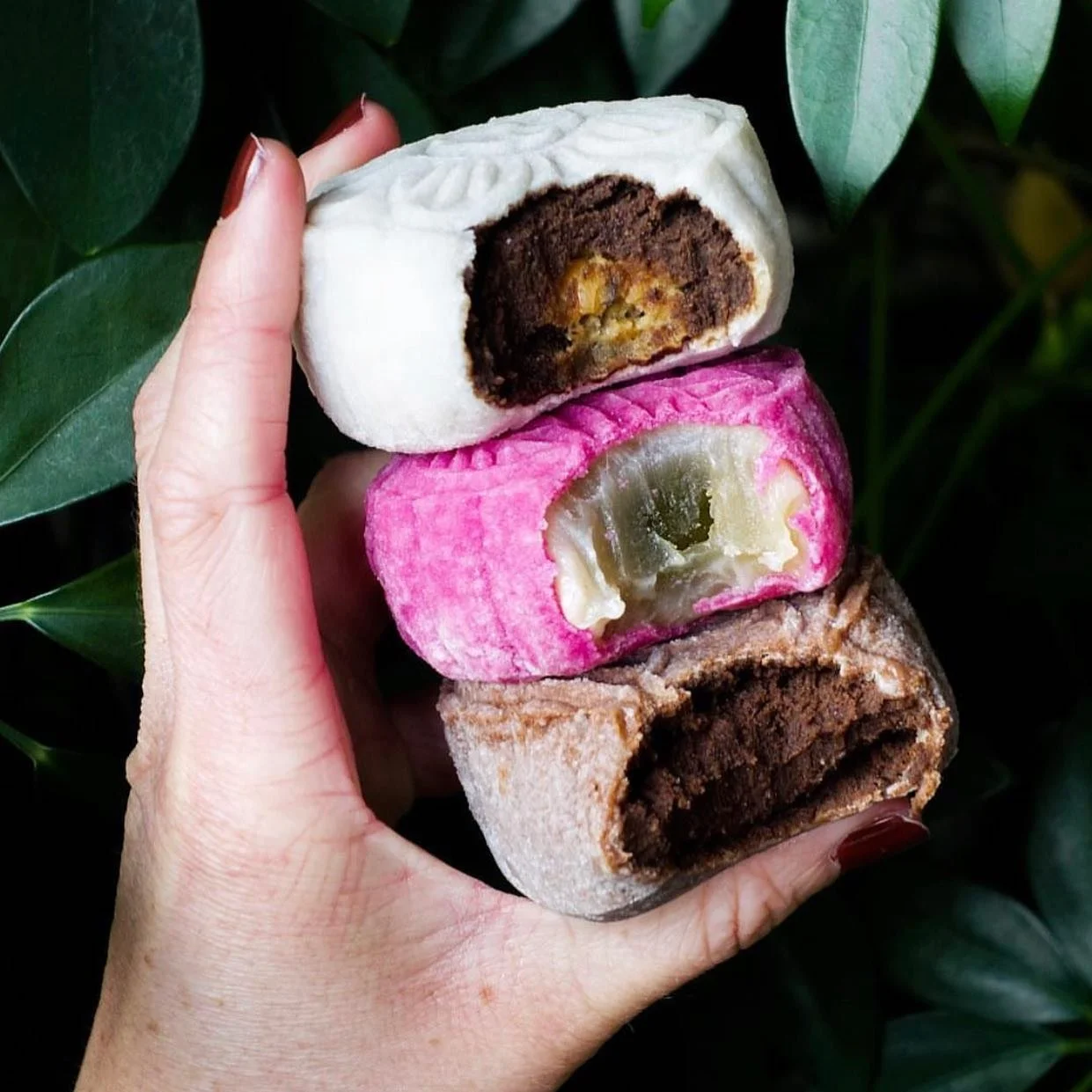 Feeling super fragile now that the Mid-Autumn Festival has long gone and mooncakes are no longer on the shelves&hellip; that durian mooncake in the freezer with a bit of an icy crust pales in comparison to these beauties from @dearmoon.nz a few years