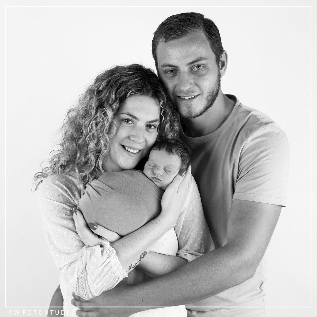 FAMILY ❤️

#newborn #newbornshoot #newbornfotografie #newborns #newbornbaby #newbornfotograaf #baby #babyfoto #shoot #fotoshoot #fotograaf #inverwachting #zwangerschap #zwangerschapsfotografie #zwangerschapsshoot #studio #kwfotostudio #tilburg #reesh