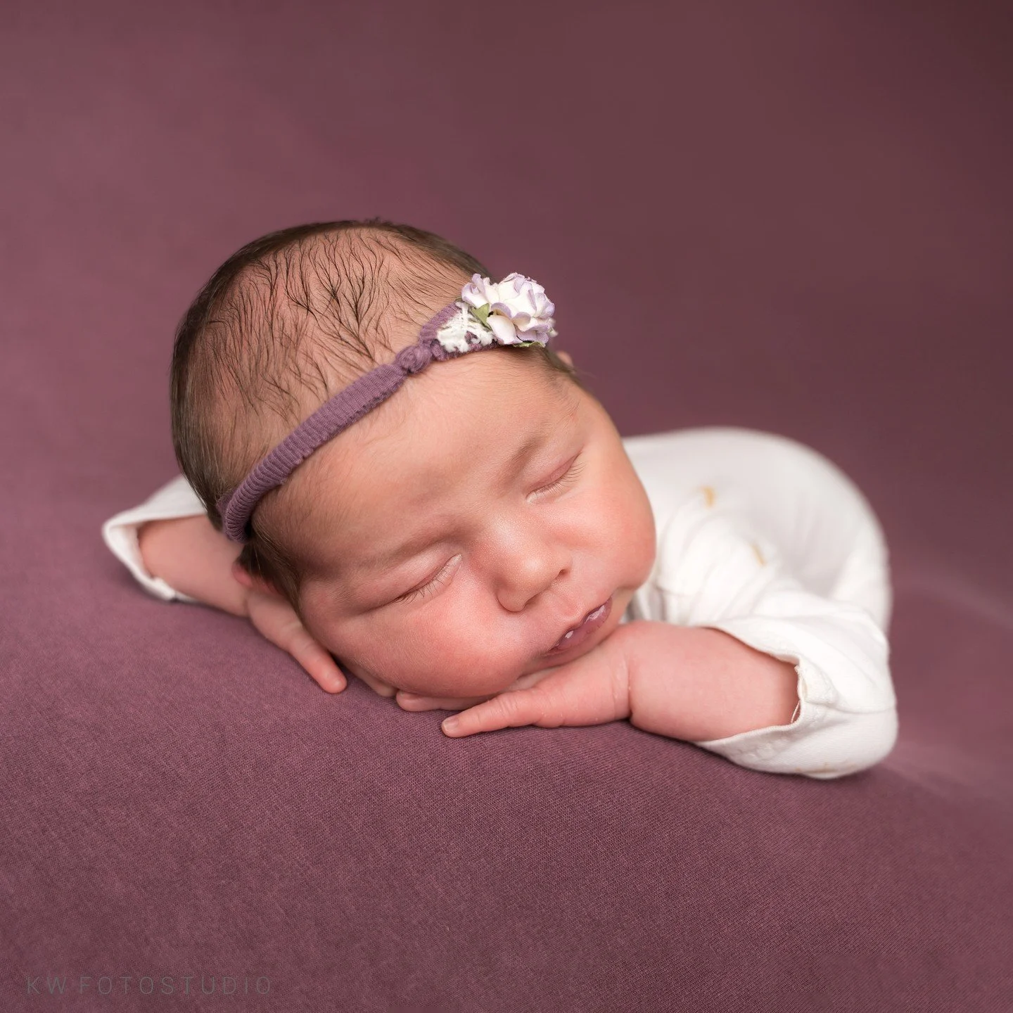 NEWBORN BABY PHOTO DUMP

Leuk als de ouders eens een andere kleur kiezen dan de standaard roze en naturel voor meisjes 💜

Love deze aubergine kleur 🤩

Welke kleur zouden jullie kiezen?

#kleur
#backdrop
#newbornfotograaftilburg
#babyfotografietilbu