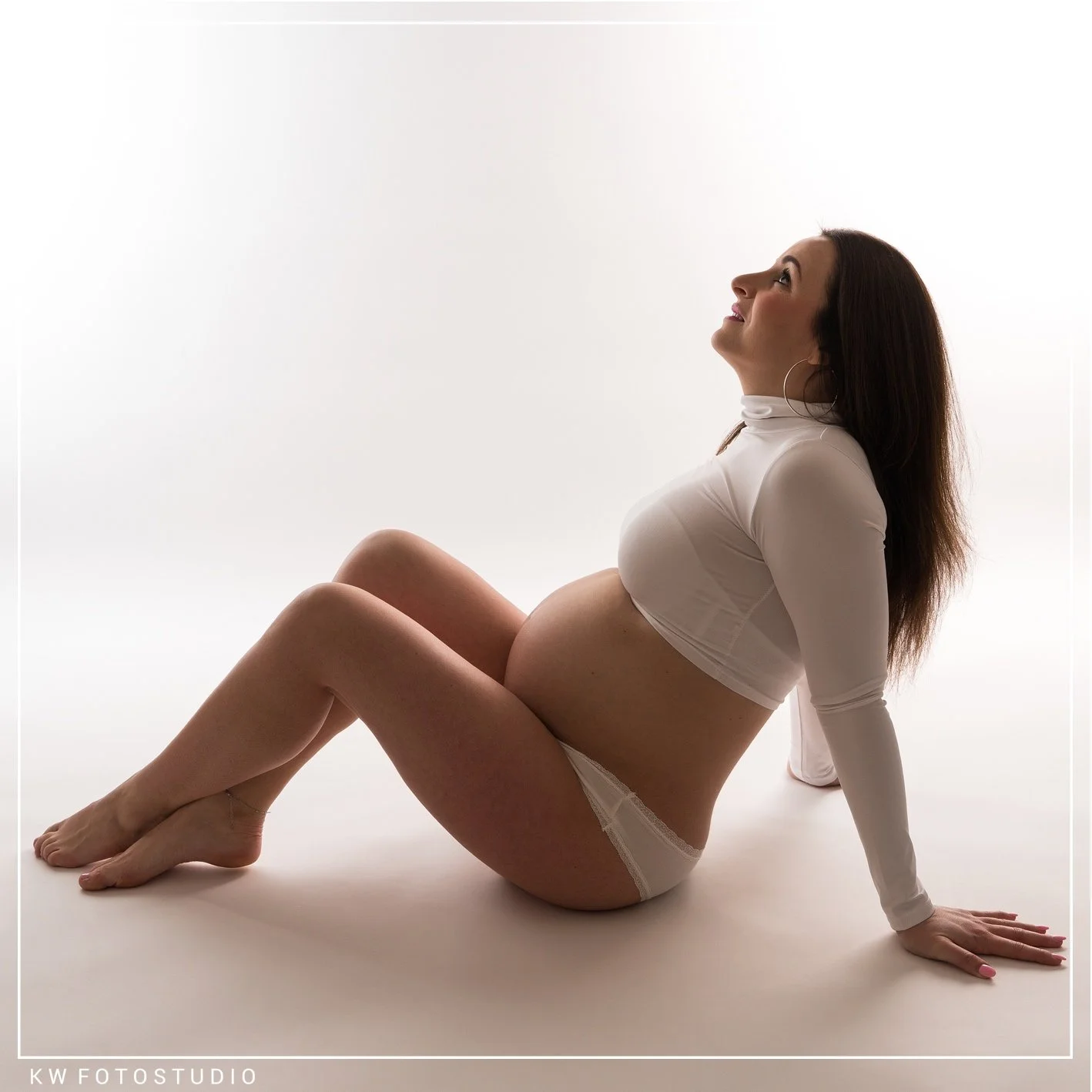 ACHTERGRONDEN

Tijdens de Zwangerschap Shoot! gebruik ik altijd 3 verschillende kleuren achtergronden. Maar bij &eacute;&eacute;n achtergrond komen ook al veel verschillende poses voorbij. Zie de komende foto&rsquo;s om het verschil te zien 😃

Meer 