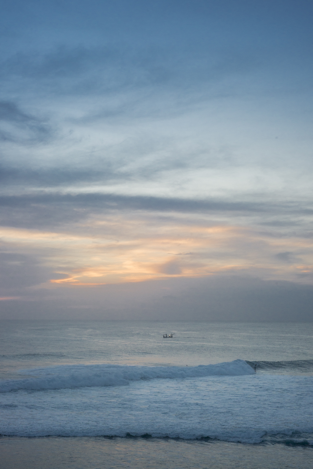 Big swell at Uluwatu. Spot the surfer - looks like an ant. 