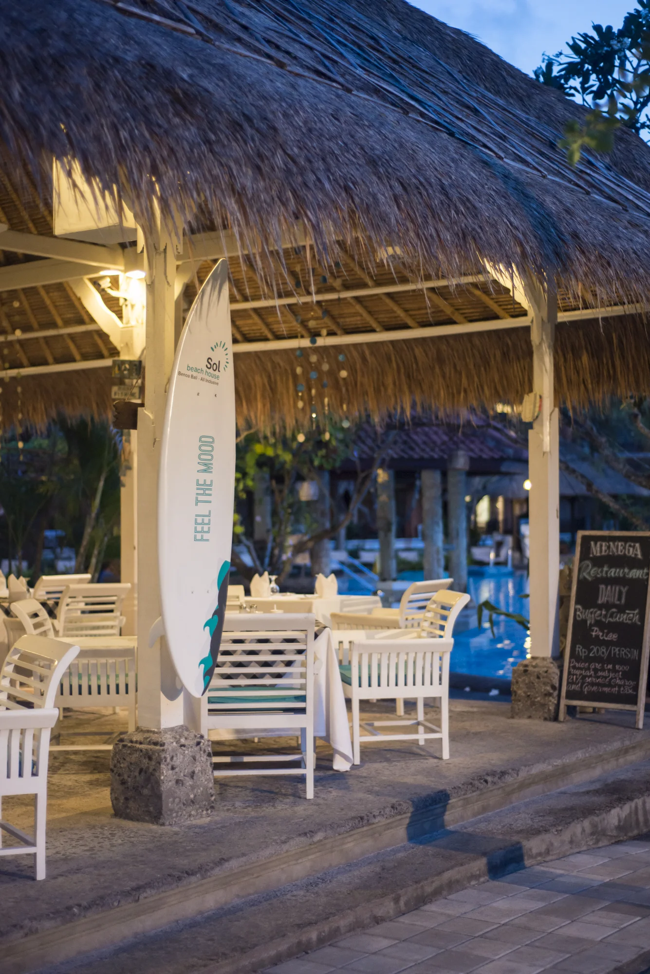 I love the decor, and casual 'surf' feel. It is old, but nice. 