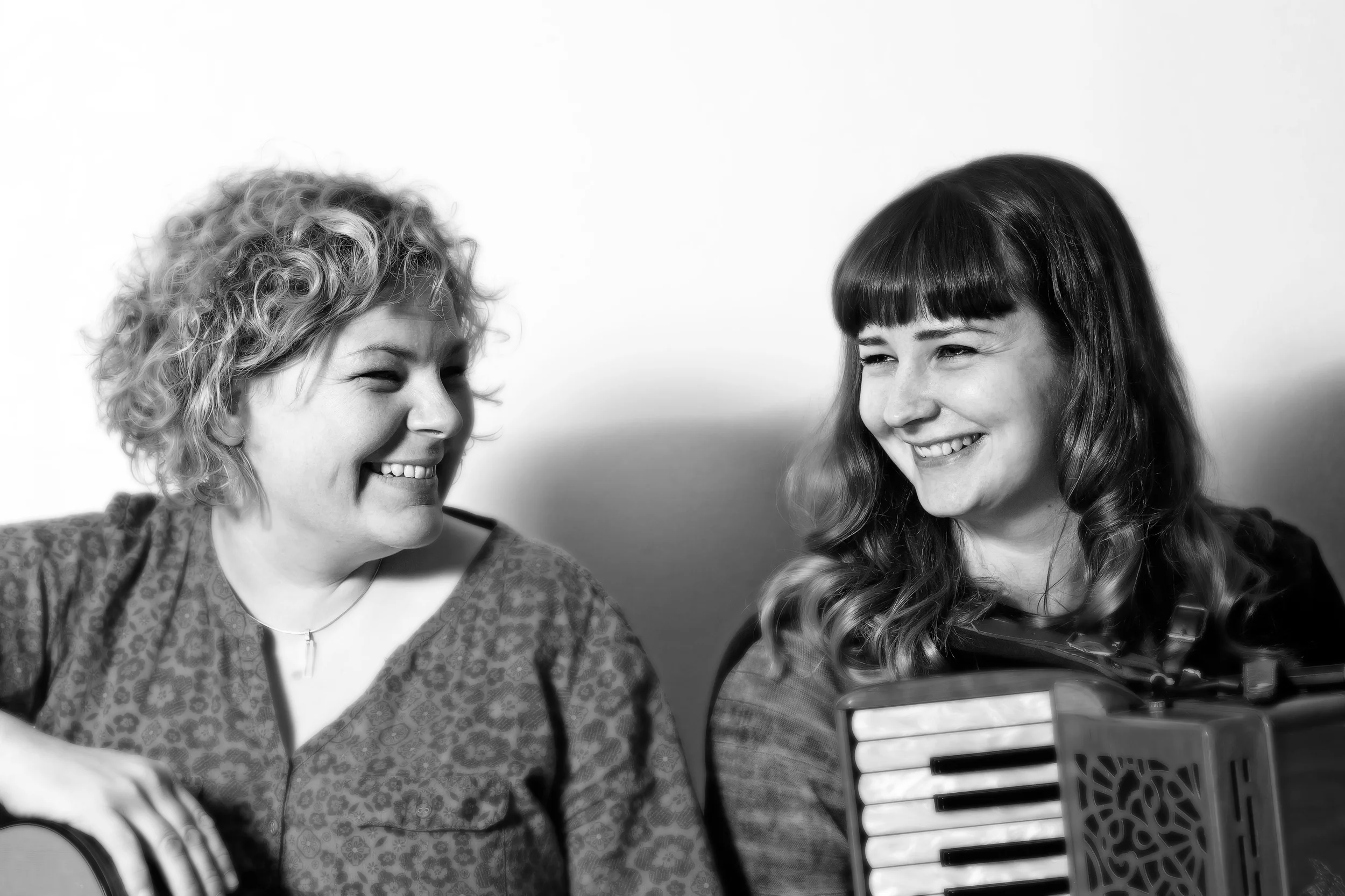 Mairerad Green og Anna Massie. Foto: Ricky Frew