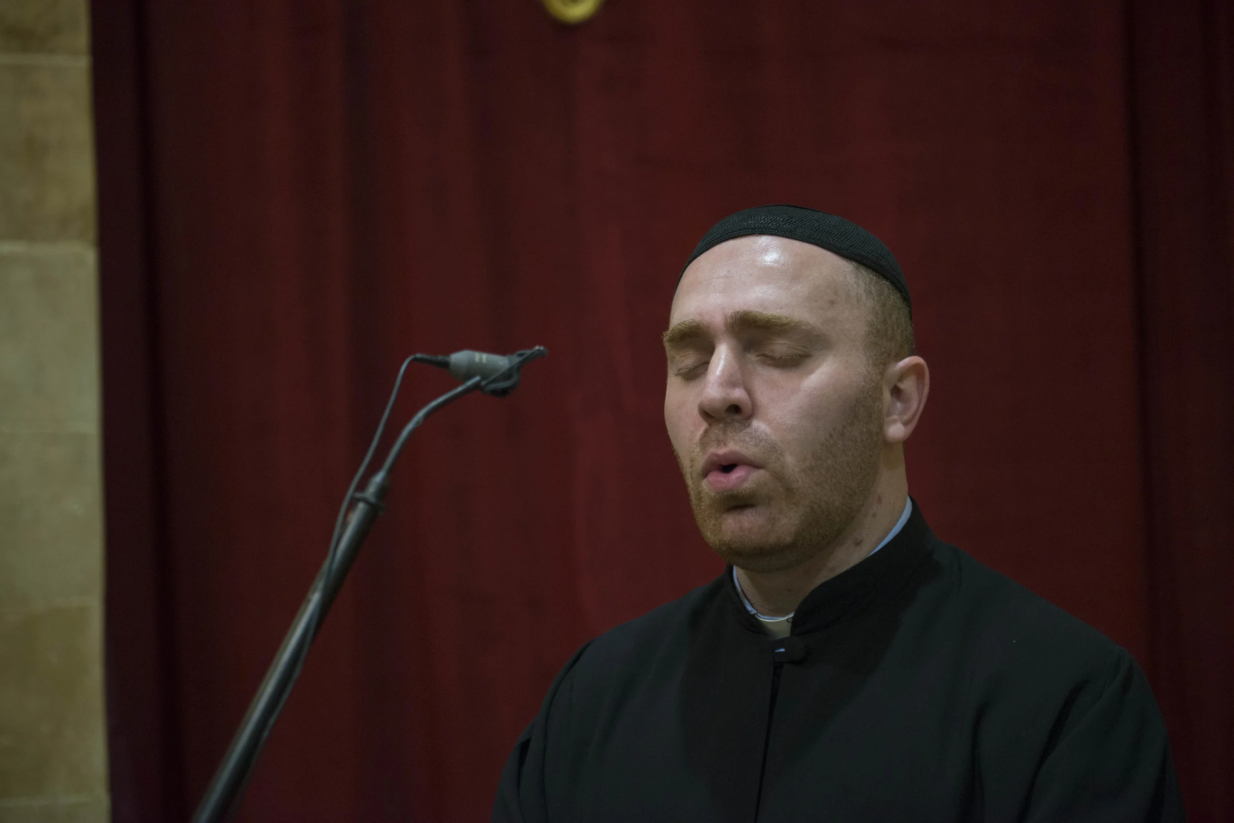 Fader Jaques som syng heime i kyrkja i Zahle der han er prest.