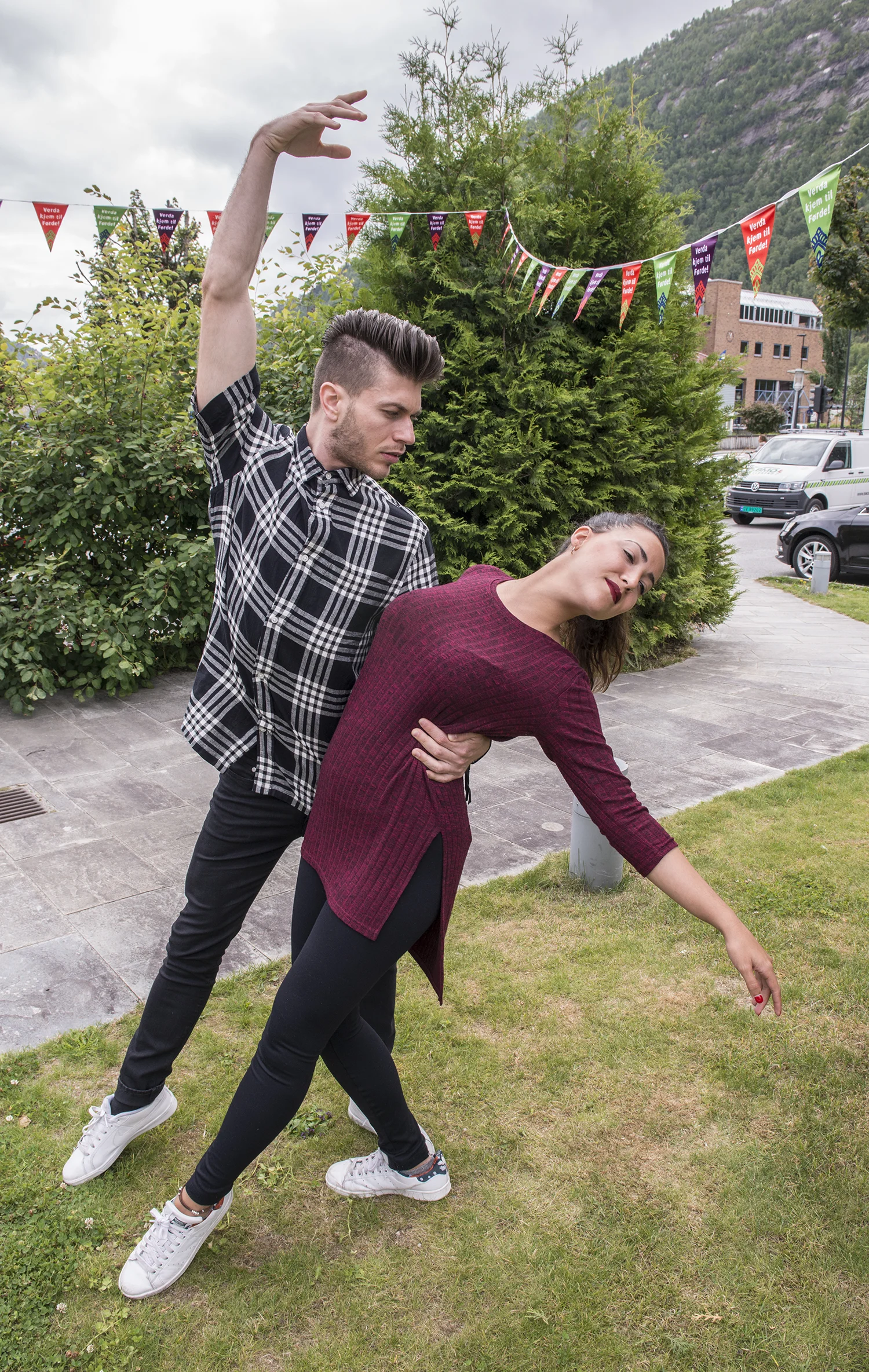 Mercedes Jaldón og Manuel Ramírez har ikkje noko imot å syne nokre dansepositurar. (Foto: Marianne Lystrup)