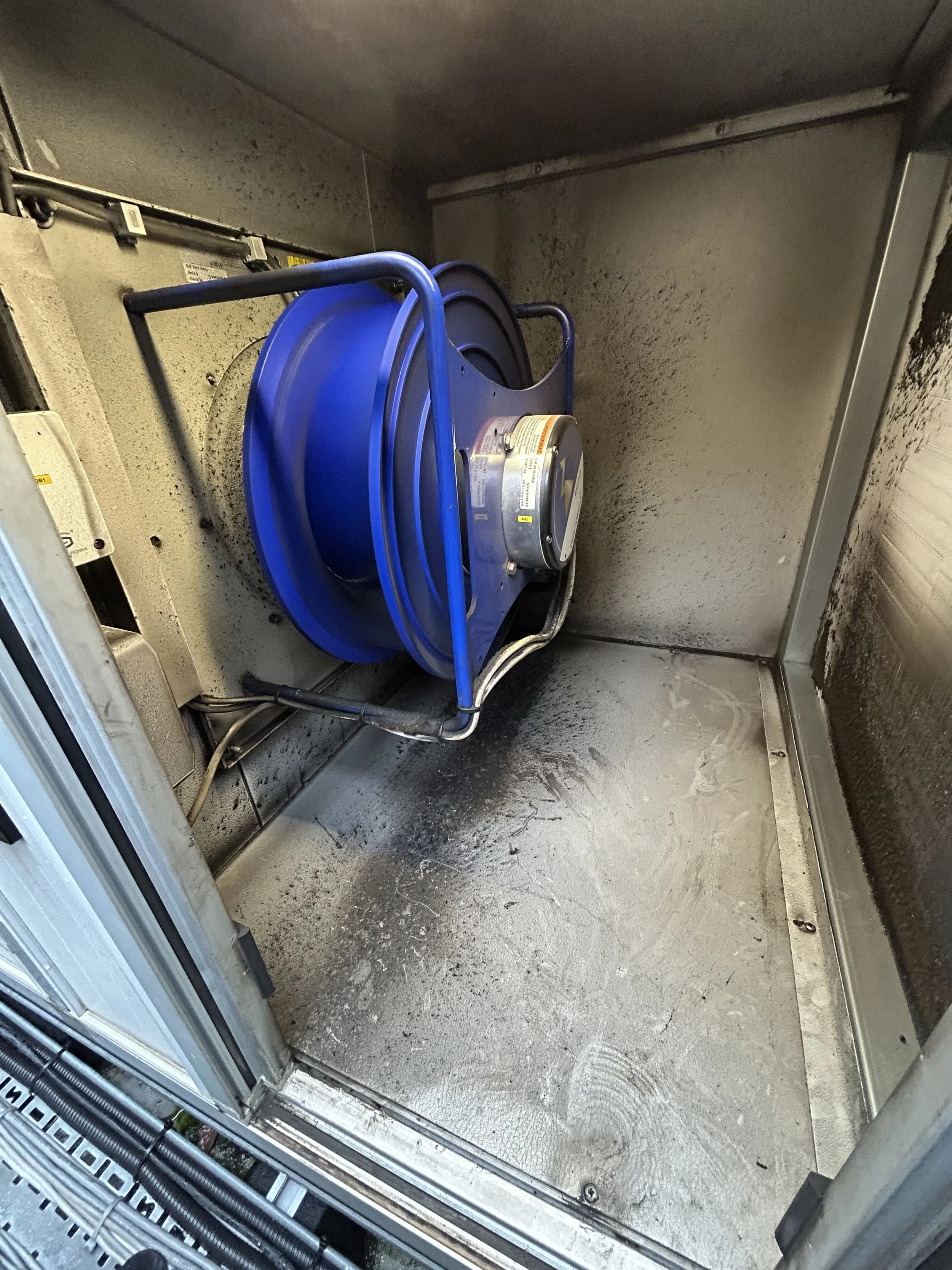 1 DIRTY FAN AND FLOOR.JPG