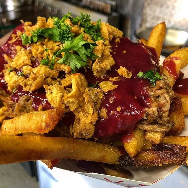 Happy hump day! @whatthefriesclt and @cousinsmainelobster are here to give you a mid-week boost. 🍟🦞 #WhitehallEats
.
📍 @whitehallcorporatecenter 11am - 2pm