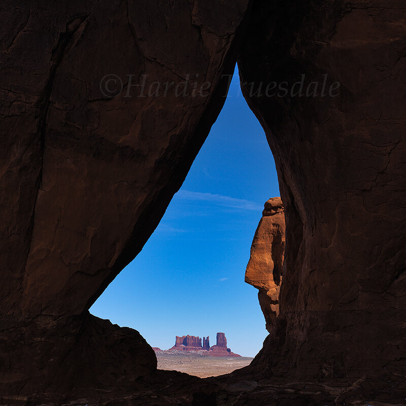 UT#109 Tear Drop Window, Monument Valley, UT