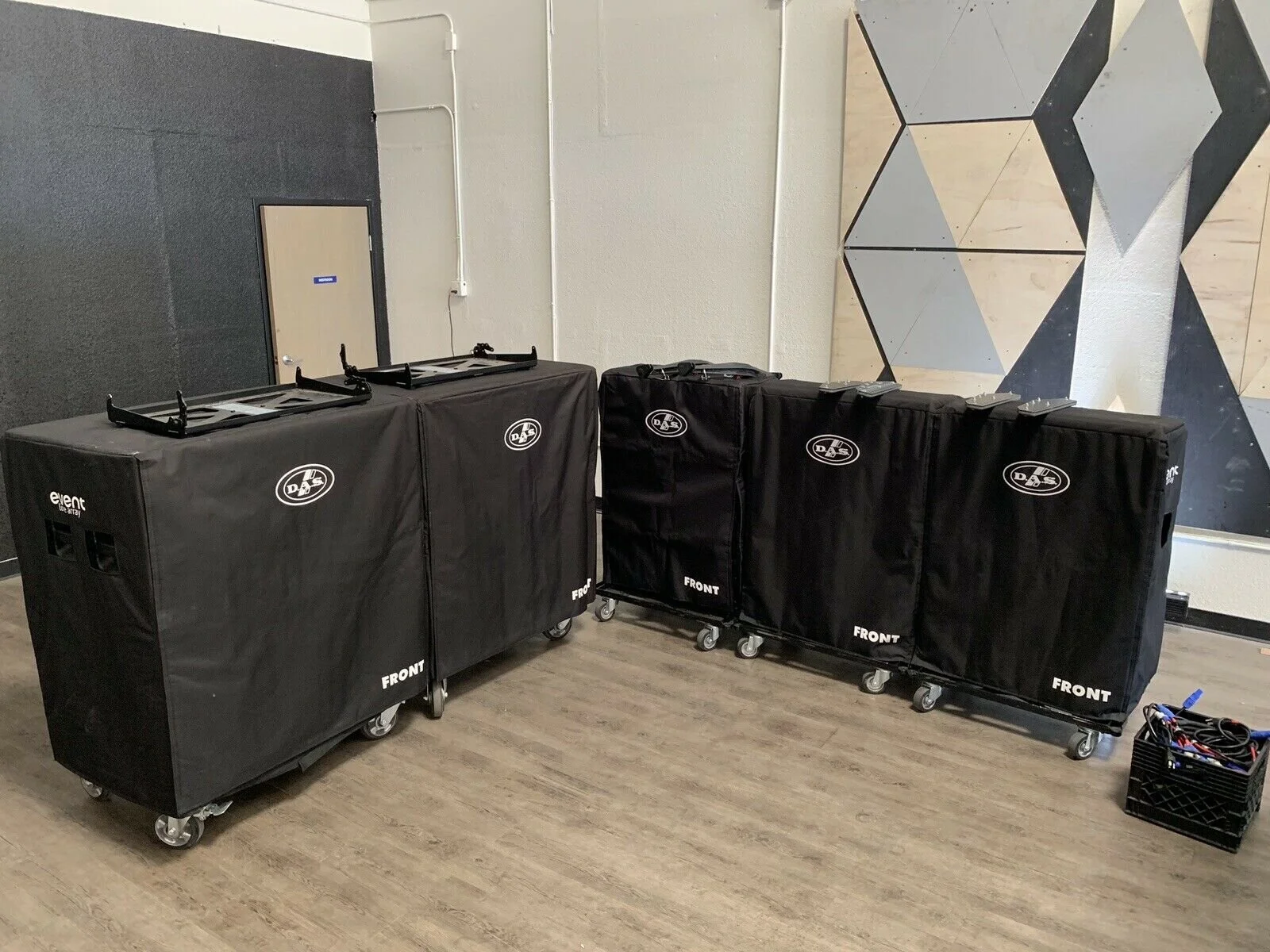 Google DAS Event 210A Line Array.jpg