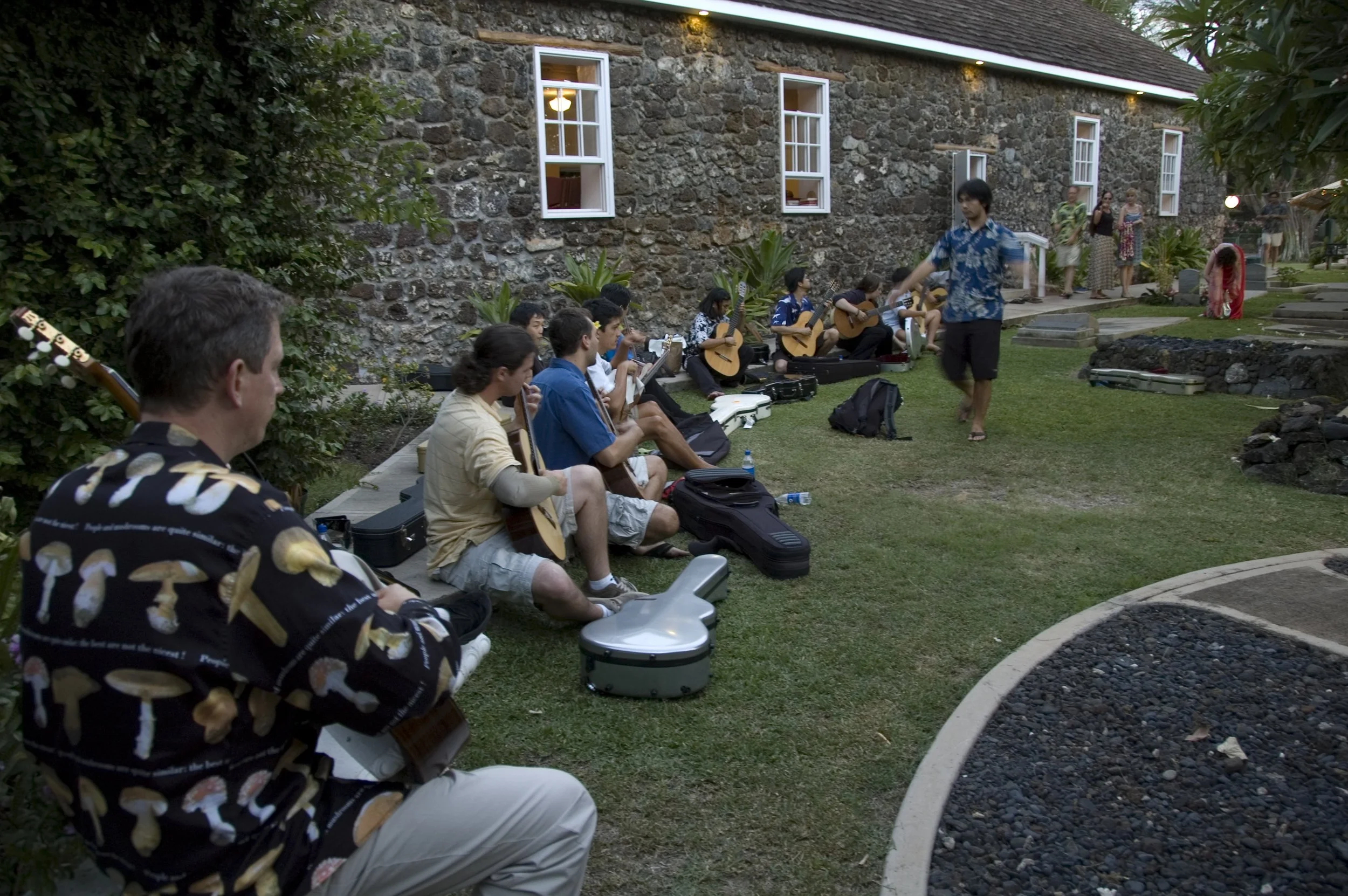 Students warming up outside Keawala'i Church in Makena (2008)
Photo: John Olson
