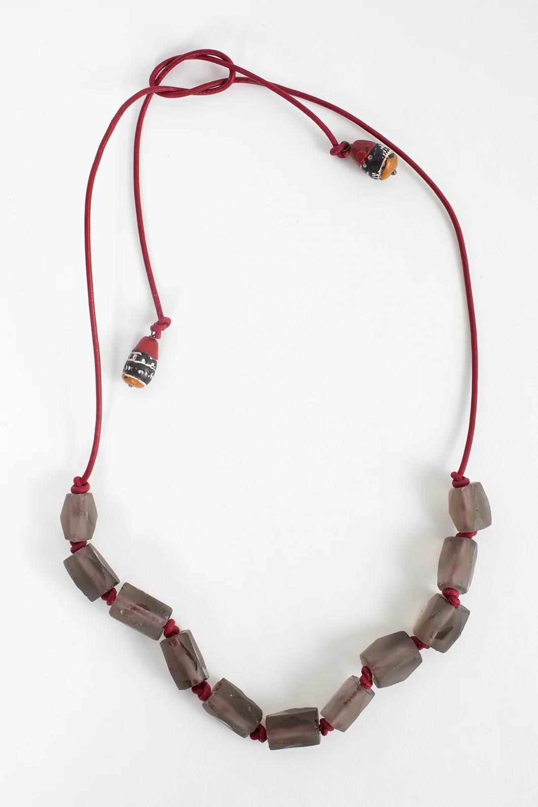The Joshua necklace on red leather is so perfect for the MENSWEAR look. The length of this necklace is adjustable. So you decide if you prefer to wear it shortened inside your pinstripe shirt, or longer under the collar.