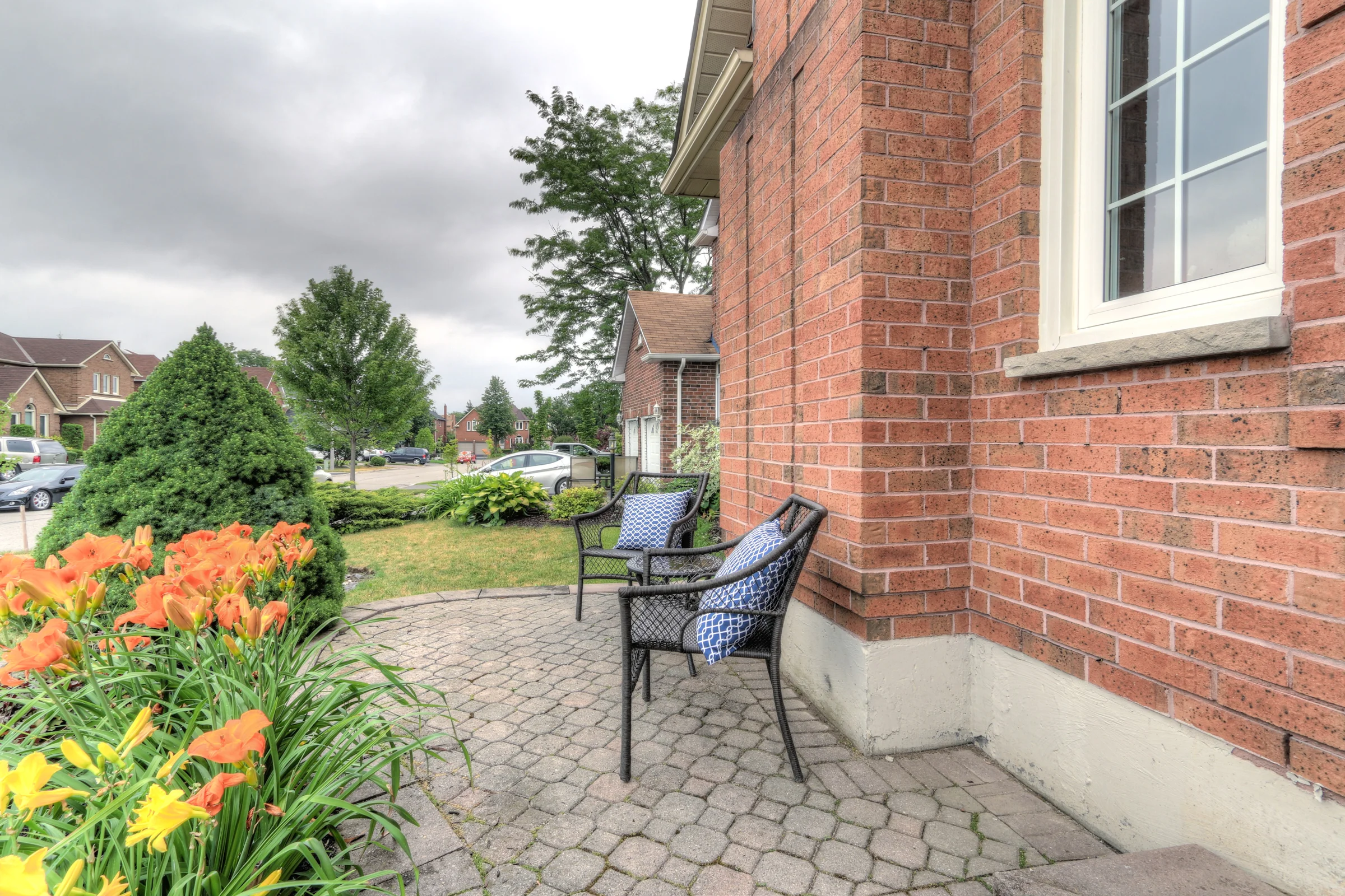 64 Silverbirch Pl-5.jpg