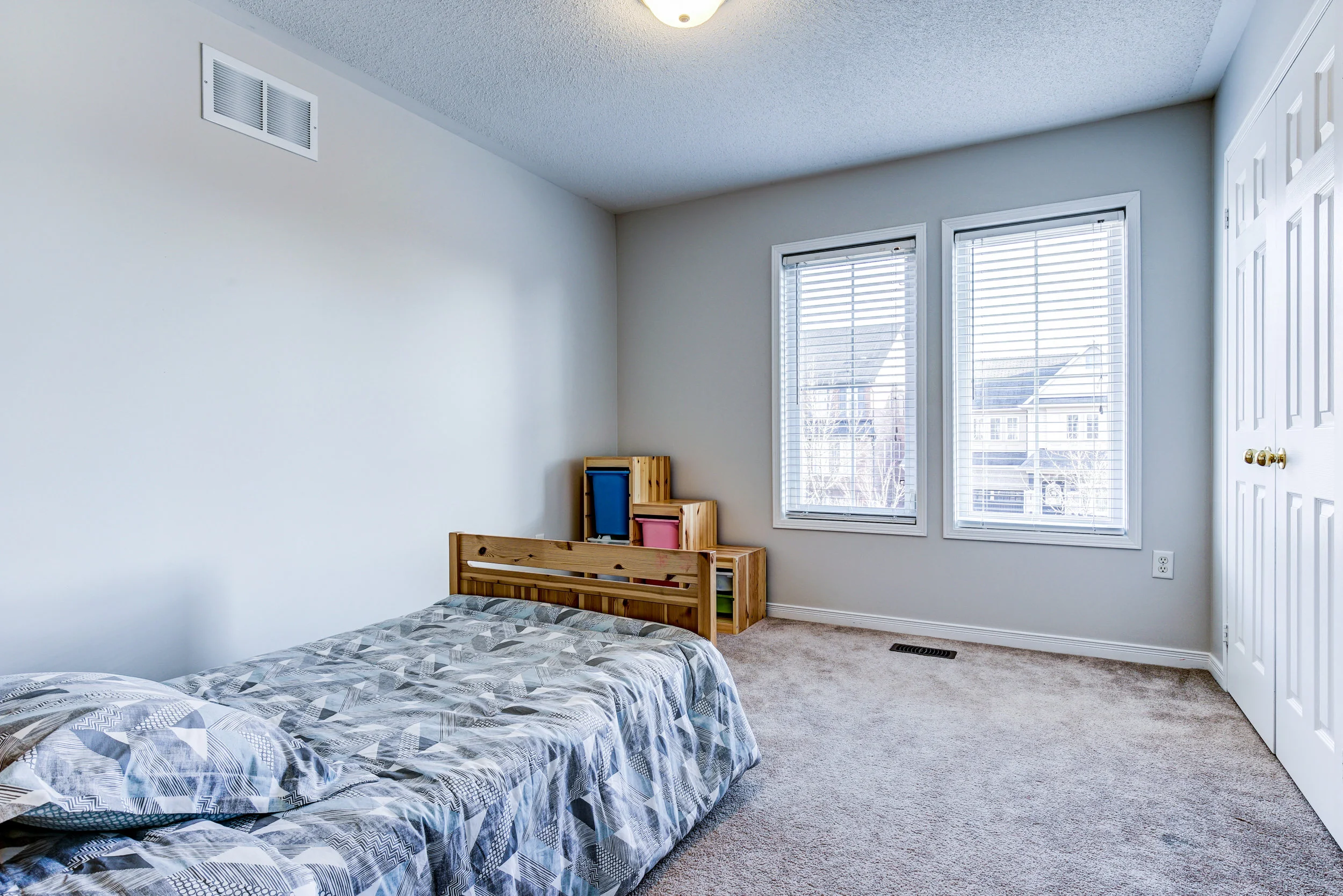 96 Woodbine Pl-24.jpg