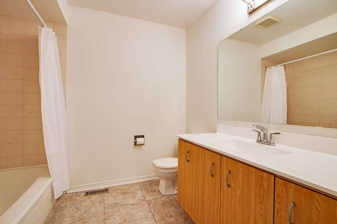 10 Bassett Blvd TH212 Whitby-small-043-39-Upper Bathroom-666x444-72dpi.jpg