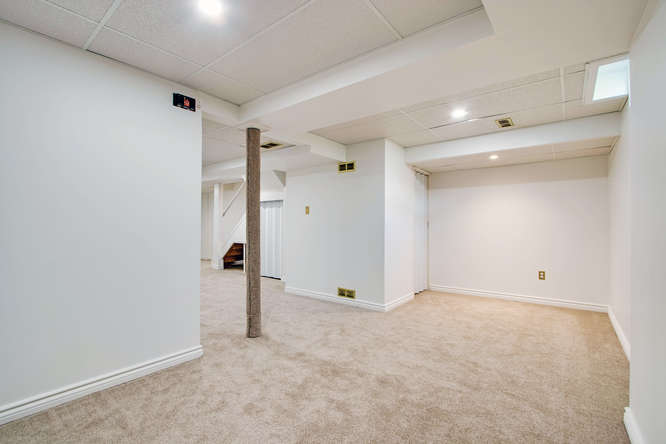 10 Bassett Blvd TH212 Whitby-small-047-19-Recreation Room-666x444-72dpi.jpg