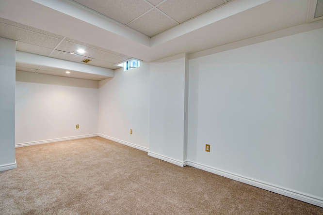 10 Bassett Blvd TH212 Whitby-small-048-42-Recreation Room-666x444-72dpi.jpg