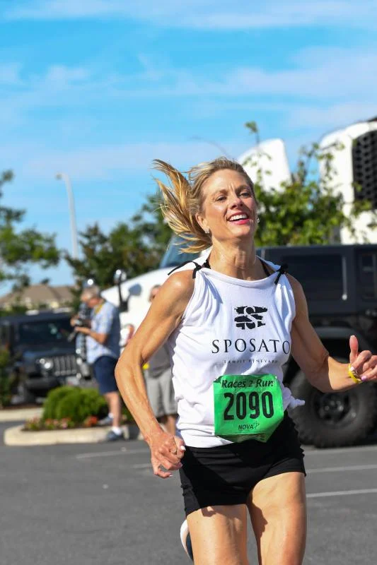 Karen Sposato pushes to the finish line in 22:22.