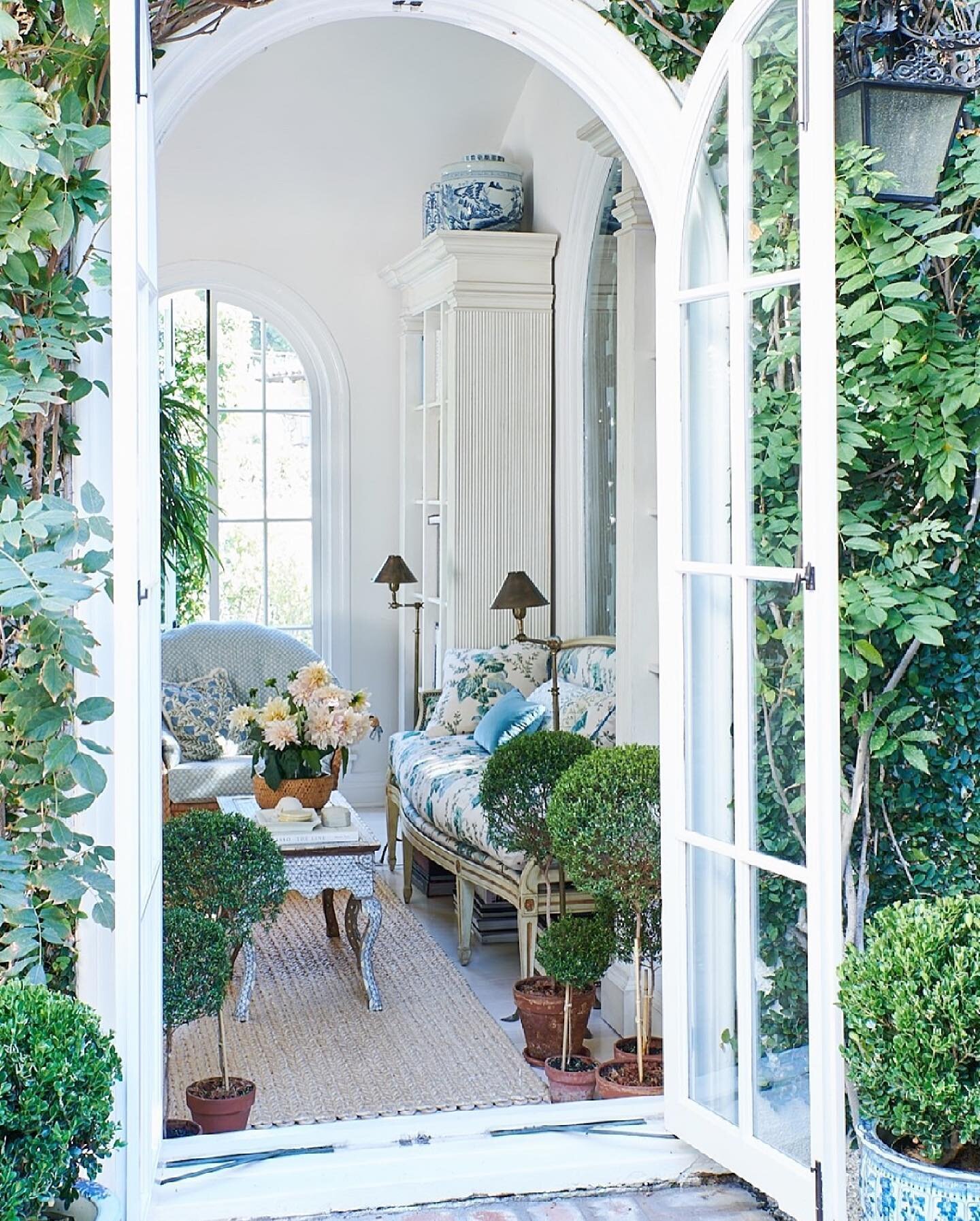 Summer garden dreams @markdsikes_interiors