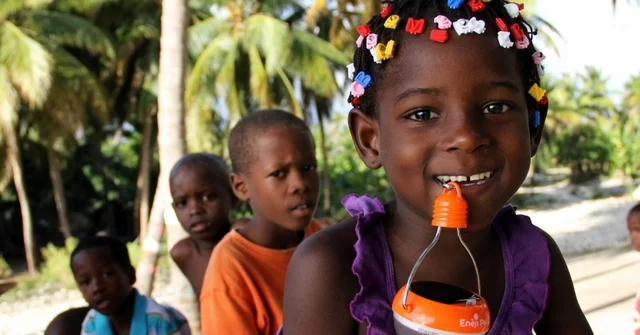 20120711_Nokero_EarthSpark_Haiti (56).JPG