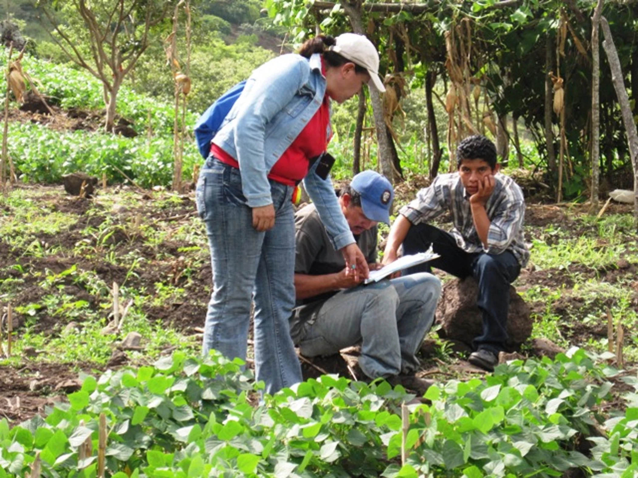 MAGFOR visits and trains the beneficiariesA.JPG