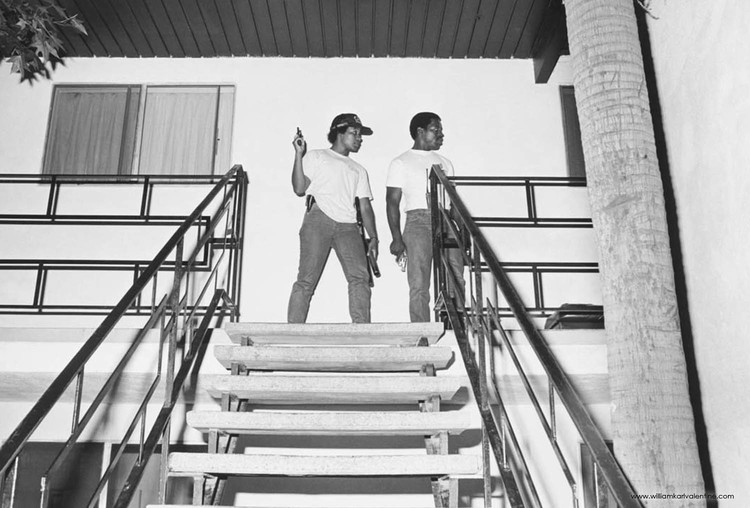 PPD-134 #24 (8/7/86) Officers Riddle and Ware at 849 N. Summit searching for rock cocaine sales suspect