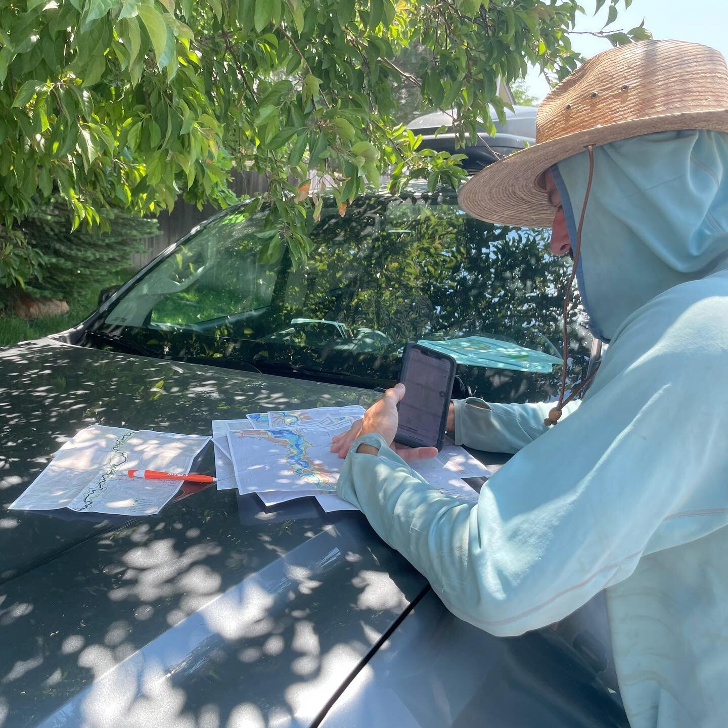 It was a river hat, sun shirt, and conversations-in-the-shade-only kinda day with @roundriverdesign #CherryCreek #ButItsADryHeat