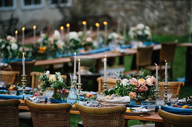 Beginning to look a lot like Christmas in July when you start to get photos from your Italian f&ecirc;te😱 I'd do this a million times over❤️ #italianweddings #tuscanyitaly #tuscanywedding