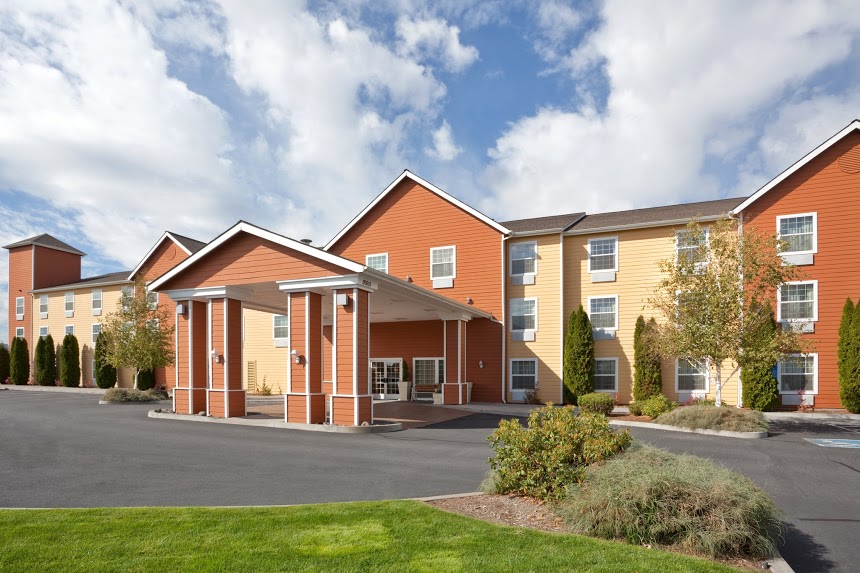 Holiday Inn Express hotel front exterior