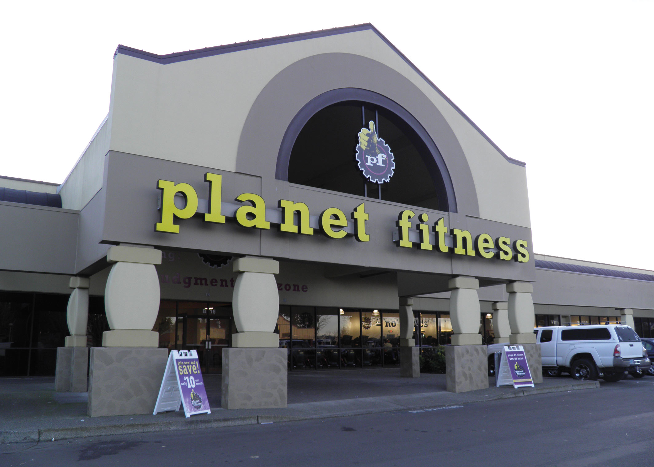 planet fitness gym store front