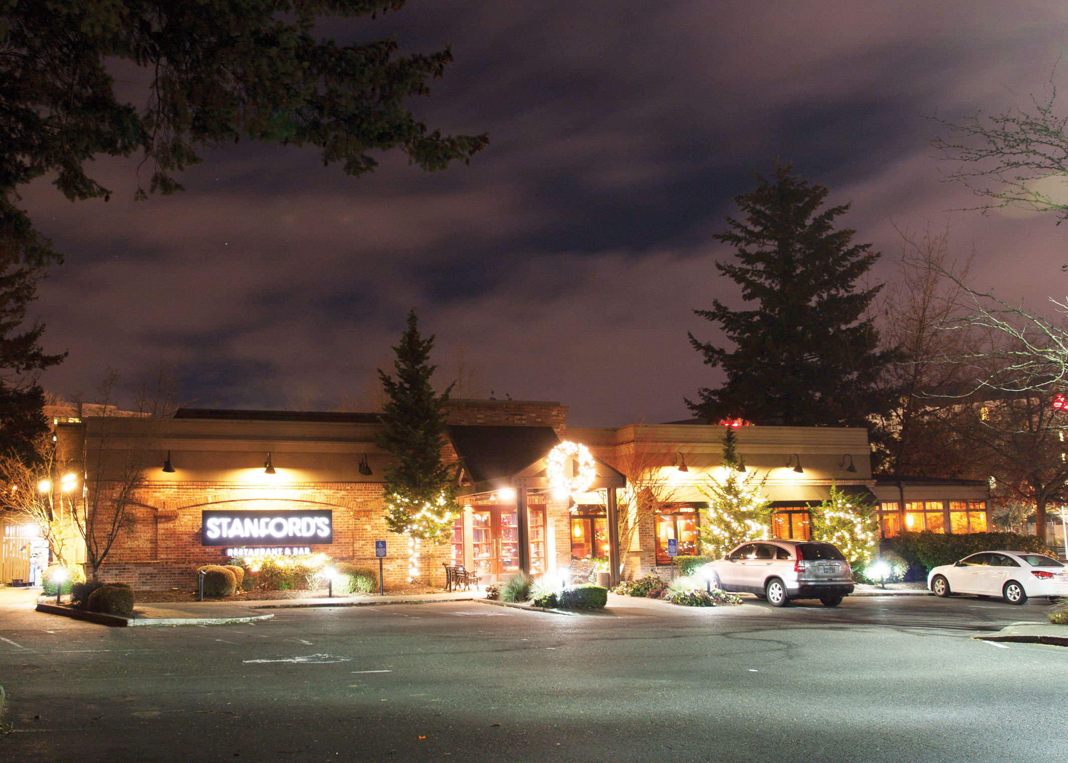 Stanford’s restaurant store front at night