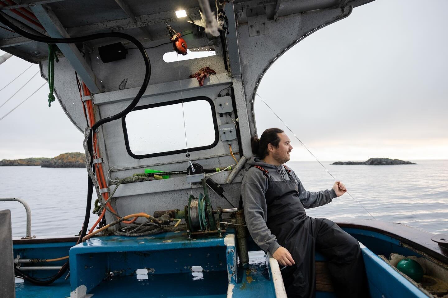 @naturalgiftseafoods specializes in sustainably caught Albacore Tuna and Lingcod. As a family-run business, Kingsley captains the ship with his brother, Alistair, providing support. With various certifications and recognitions for their low-impact me
