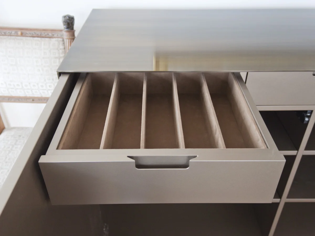 ether_atelier_bronze_birch_bark_brass_credenza05.jpg