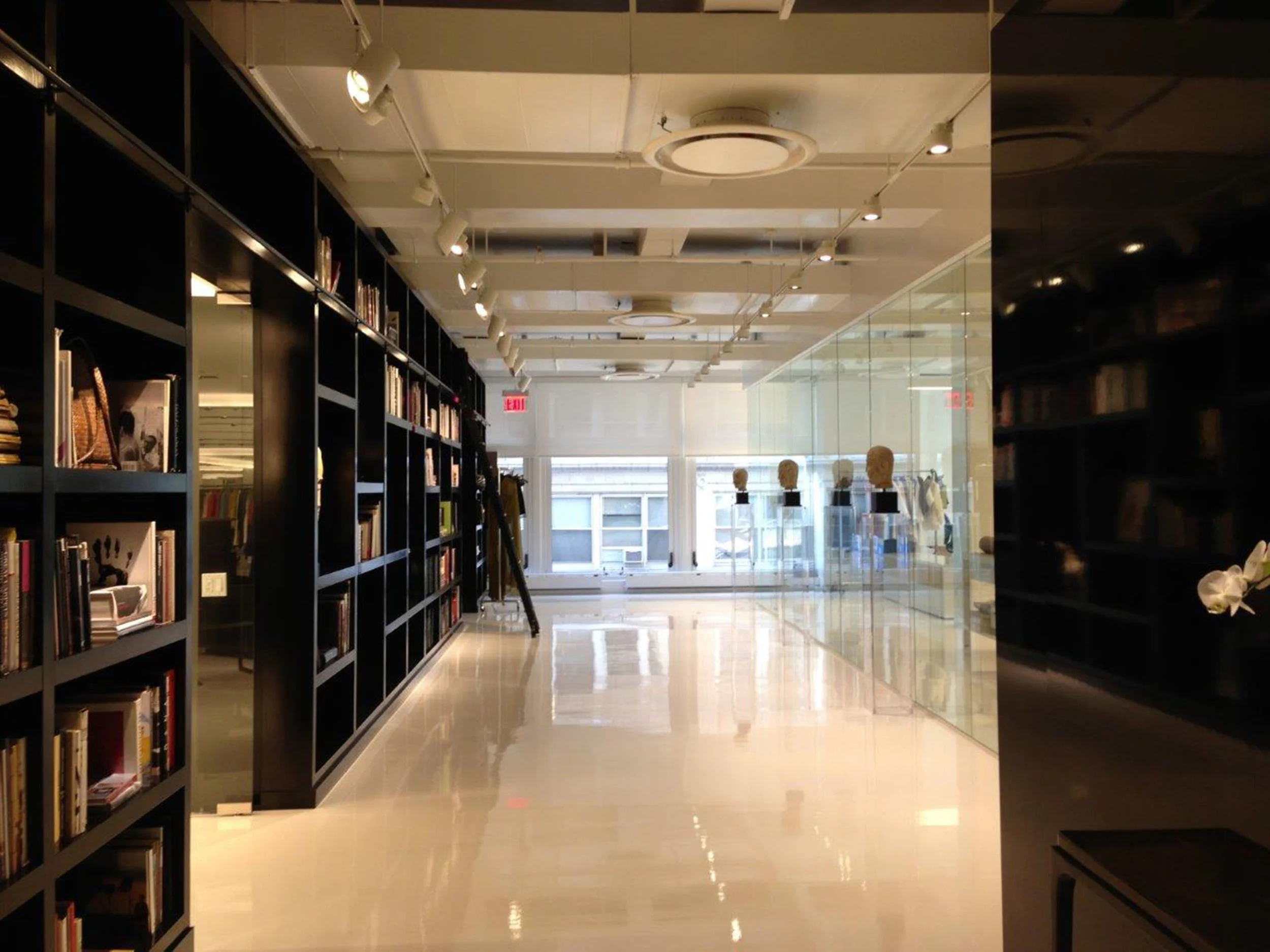 ralph_rucci_showroom_ether_atelier_bonetti_kozerski_architecture10.jpg