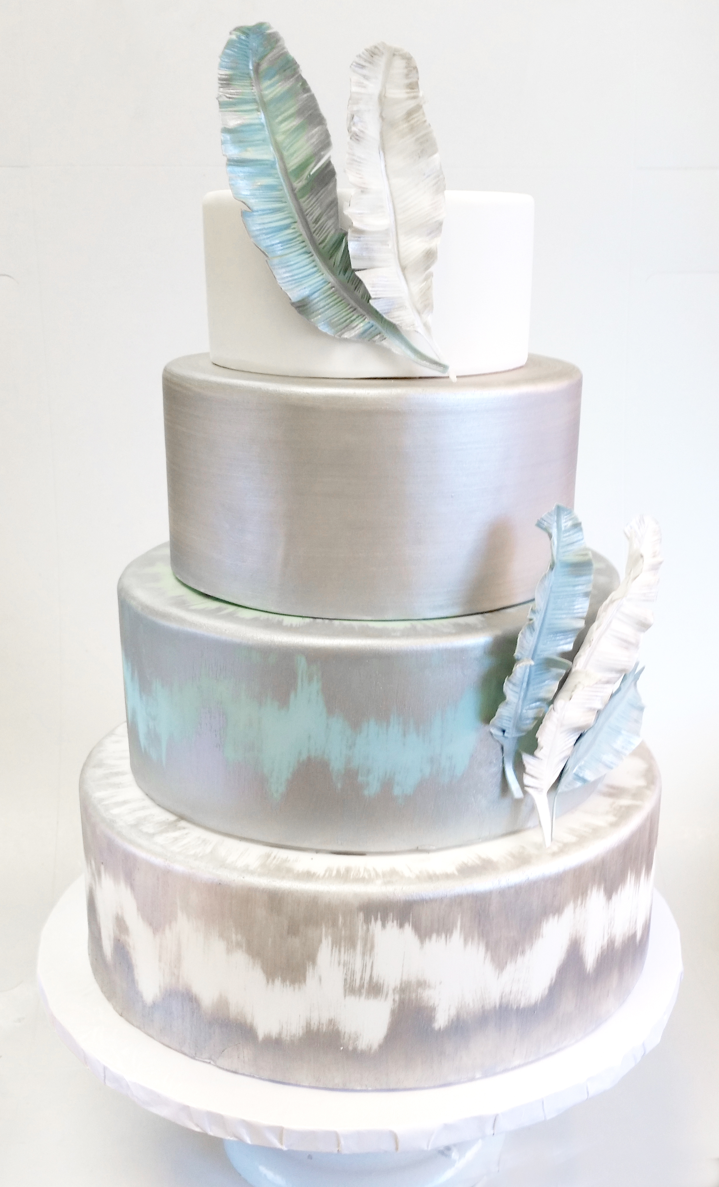 Blue%20and%20Silver%20Feather%20Cake%20-3.jpg