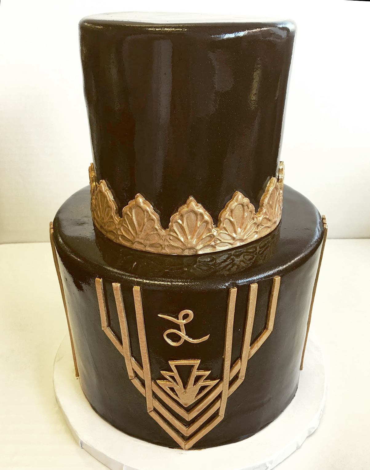 black and gold fondant cake art deco.jpg