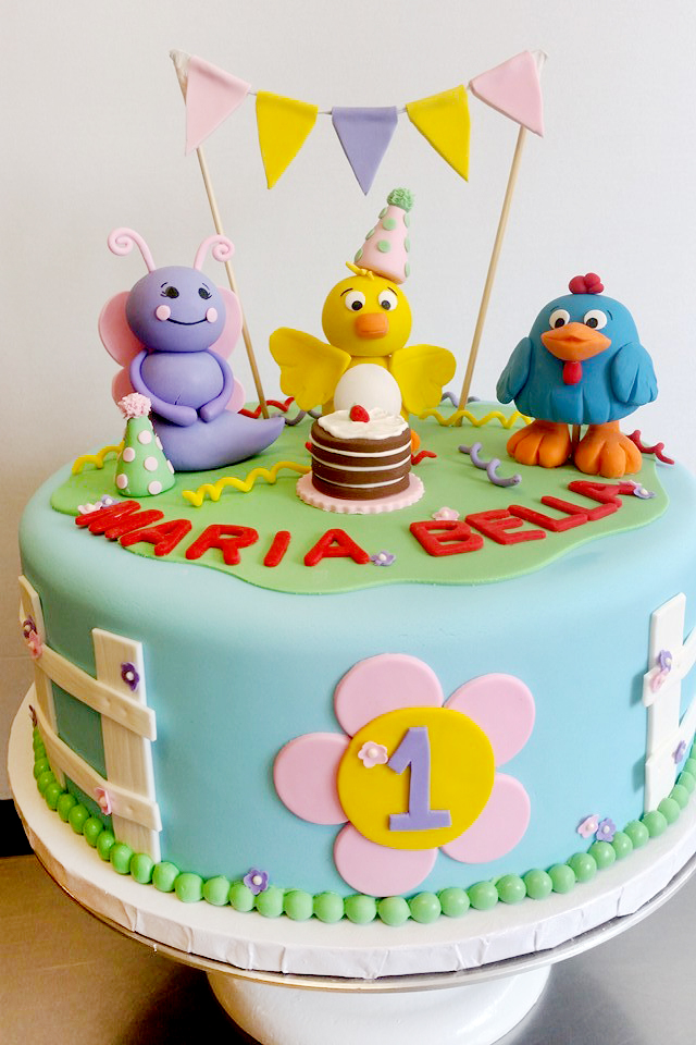 fondant figures party cake.jpg