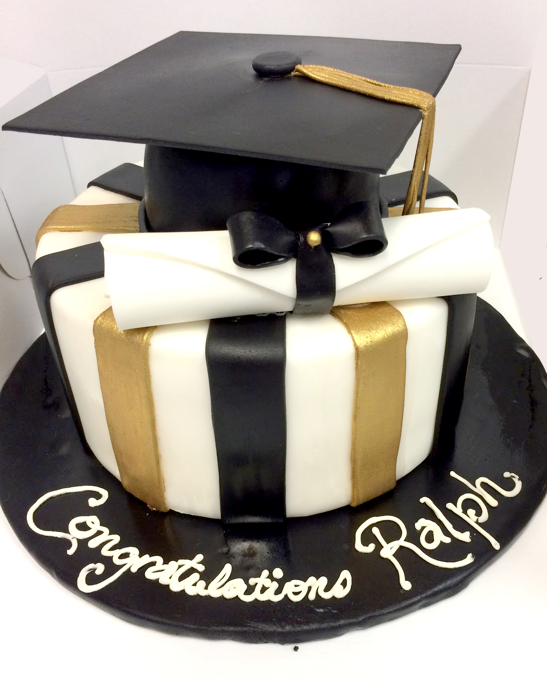 graduation cap diploma fondant cake.jpg