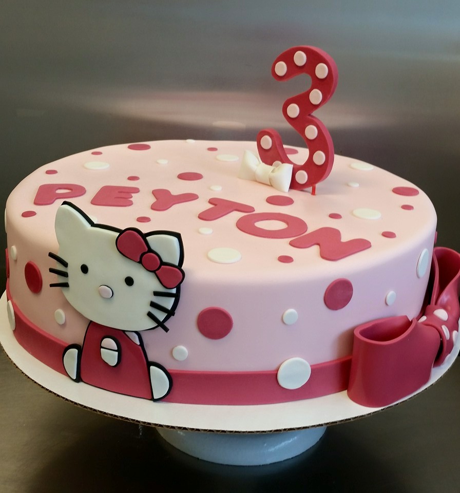 hello kitty fondant cake.jpg