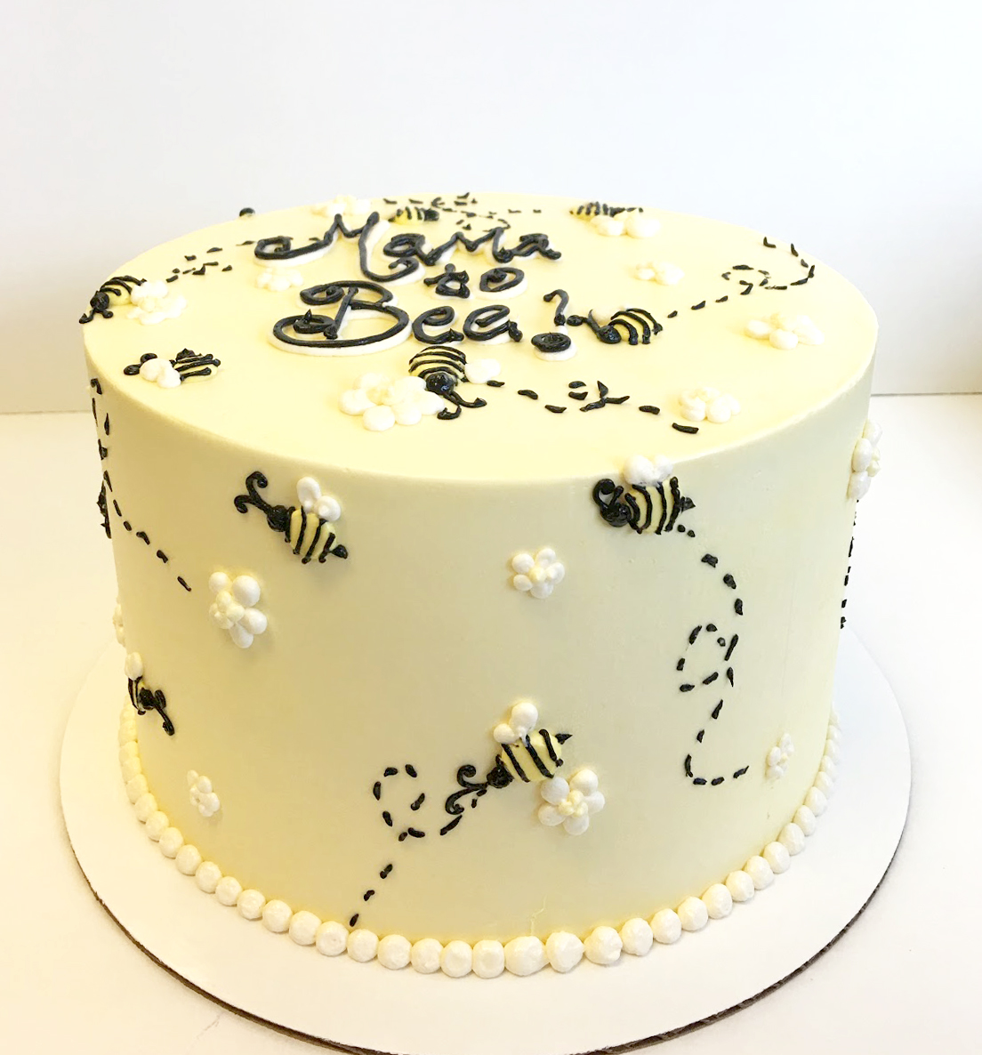 Mama to bee buttercream cake.jpg