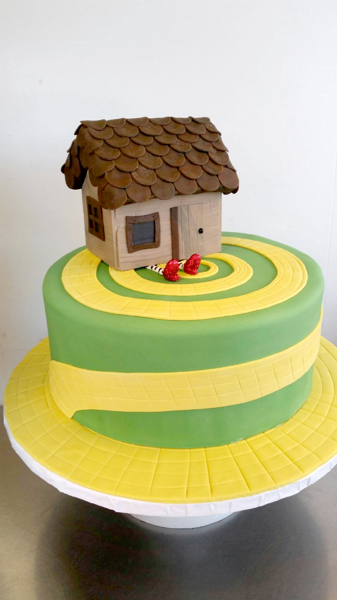 wizard of oz cake.jpg